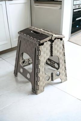 BANQUITO PLEGABLE MEDIANO GRIS